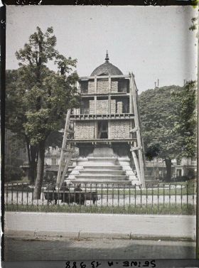 Image représentant La fontaine des Innocents place Joachim-du-Bellay