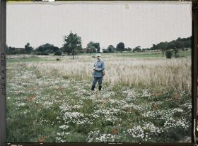 Image représentant Le capitaine Poisson faisant un croquis topographique