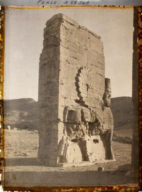 Image représentant Pilier est de la porte de Xerxès ou porte de toutes les Nations