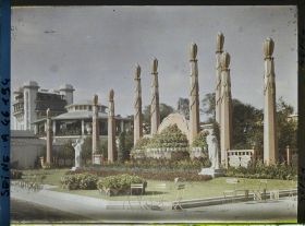 Image représentant L'Exposition des arts décoratifs, Jardin de Jacques Lambert, sur la terrasse de la gare