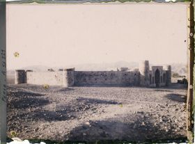 Image représentant Le caravansérail (halte de caravanes, hôtellerie) octogonal