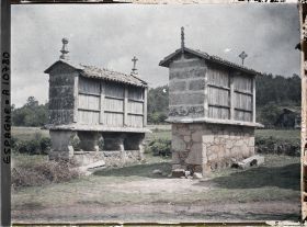 Image représentant Espagne, Santiago de Compostela, Fijo, Petit village sur la route de Padron ; type d'horrio pour le maïs