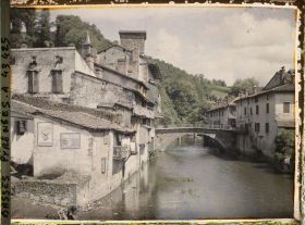 Image représentant France, St Jean Pied de Port, Vieilles Maisons au bord de l'eau