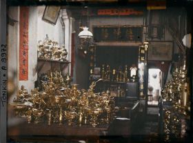 Image représentant Une boutique d'objets en cuivre, dans la " rue du Cuivre "