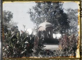 Image représentant Petit pavillon dans le parc du palais Jagatjit