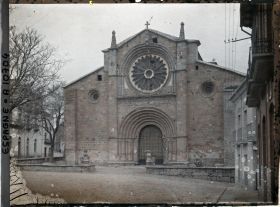 Image représentant Espagne, Avila, Façade romane de S. Pedro (grès rouge et granite gris)