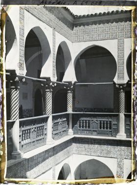 Image représentant La galerie du 1er étage de la Bibliothèque nationale (Dar Mustapha Pacha)