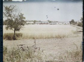 Image représentant France, Pasly, Entrée Sud du Village, ferme reconstruite et Champ de blé