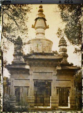 Image représentant Xihuangsi (" temple Jaune de l'Ouest "), axe ouest, sur la cour de la pagode
