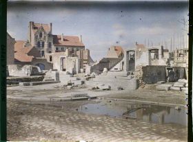 Image représentant Belgique, Dixmude, Aspect de la Grande Place et ruines de l'Hôtel de Ville
