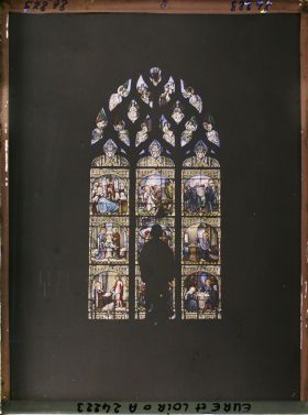 Image représentant Vitraux de la chapelle absidiale Sainte-Eve de l'église Saint-Pierre