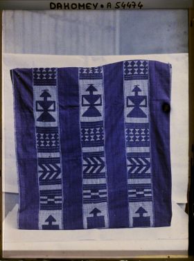 Image représentant Exposition d'art africain, pagne de toilette féminin