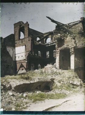 Image représentant France, Arras, Ruines derrière l'Hôtel de Ville
