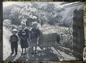 Image représentant Charrette de paillons pour la formation des cocons de soie