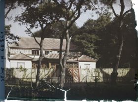 Image représentant L'Exposition Coloniale Internationale de 1931, le pavillon d'habitation des danseuses cambodgiennes