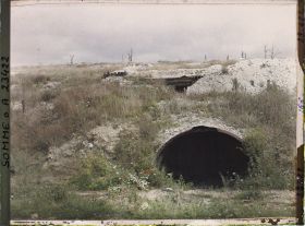 Image représentant France, Hein Monacu, Obus français devant le bois de l'Ouvrage
