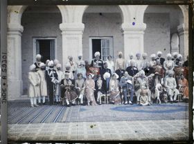 Image représentant Portait de groupe lors du jubilé célébrant les cinquante ans de règne du maharajah Jagatjit Singh - Première partie des festivités, réservée aux officiels britanniques et aux autres invités européens