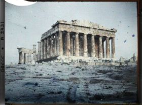 Image représentant Sur l'Acropole, le Parthénon. Vue d'ensemble (avec la colonnade extérieure) du côté ouest