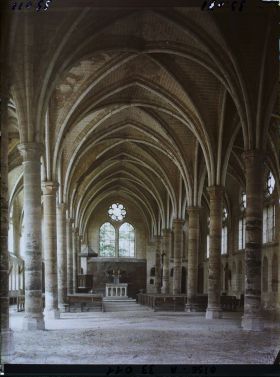 Image représentant France, Ourscamp, Ruines de l'Abbaye d'Ourscamps :  Intérieur de la Salle des Morts
