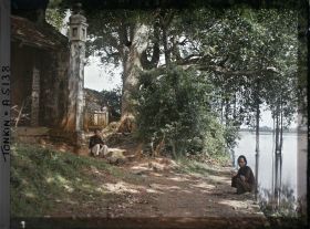 Image représentant La pagode dite " du Gouverneur " au bord du Grand Lac
