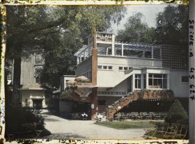 Image représentant L'Exposition des arts décoratifs, Halte-relais pour tourisme automobile, près du Grand Palais