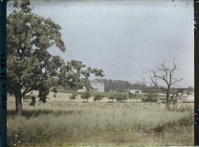Image représentant France, Chiry, Vue vers le Château de Mennechet et la foret d'Ourscamp