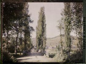 Image représentant L'entrée du village de Saint-Julien-d'Empare