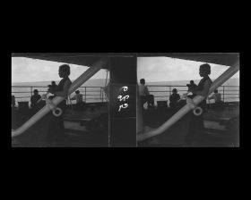 Image représentant Passagers sur le pont à l'arrière du navire