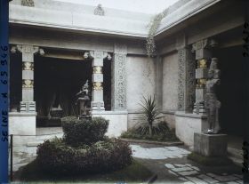 Image représentant L'Exposition Coloniale Internationale de 1931, la cour du pavillon des Indes françaises