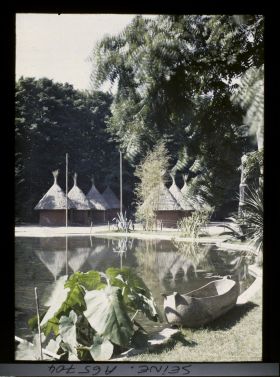 Image représentant L'Exposition Coloniale Internationale de 1931, le village indigène de l'AOF (Afrique occidentale française)