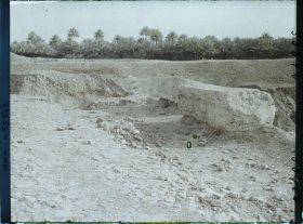 Image représentant Pierres calcaires bordant la voie processionnelle ou voie sacrée, ouverte par la porte d'Ishtar (VIe siècle avant J.-C.)