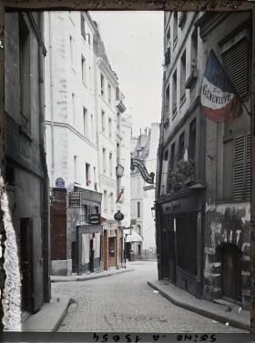 Image représentant La rue de la Montagne-Ste-Geneviève, à l'angle de la rue Laplace