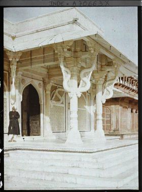 Image représentant Dans Jama Masjid ou Grande Mosquée, le porche du dargâh ou mausolée de Salim Chishti