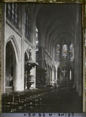 Image représentant La nef de l'église Saint-Merri
