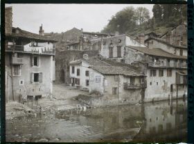 Image représentant France , St Jean-Pied de Port, Vieux quartier au bord de l'eau