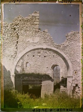 Image représentant France, St Rémy, Chœur de l'Eglise et blockhaus de pièce Allemande