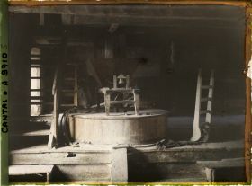 Image représentant La meule du Vieux moulin à eau sur la Truyère à Garabit