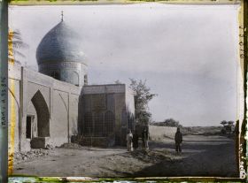 Image représentant Petite mosquée dans le grand cimetière chiite