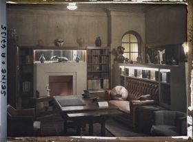 Image représentant L'Exposition des arts décoratifs, cabinet de travail dans la classe VII, Galeries de la section française