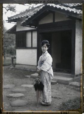 Image représentant Jeune villageoise en kimono d'été