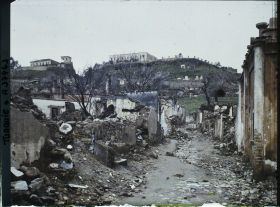 Image représentant Turquie, Aidin, Rue du Pacha, Ecole de Garçons à droite et Caserne à gauche