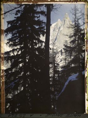 Image représentant France Les Alpes, La mer de Glace, L'Aiguille du Dru vue des pentes du Charmoz
