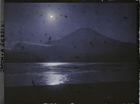 Image représentant Le lac Yamanaka (Yamanaka-ko) et le mont Fuji (Fuji-san)