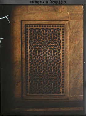 Image représentant Fenêtre ornée de jalis (dentelle de marbre formant claustra) dans le fort Rouge (Lal Qila)