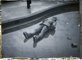 Image représentant La statue de Frédéric III de Prusse (place Raymond Mondon) déboulonnée