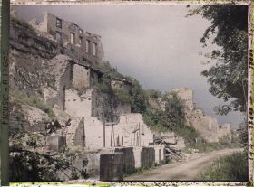 Image représentant France, Varennes, Ruines près de l'Aire