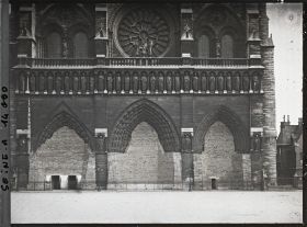Image représentant Portails de Notre-Dame de Paris protégée contre les bombardements