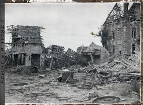 Image représentant France, Villers -Bretonneux, Cour de ferme en ruines