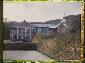 Image représentant Dans le Jardin public (Bâgh-e omumi), la villa du prince Hayôtollâh, frère du roi Amânullâh