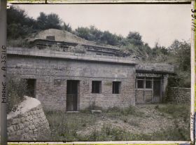 Image représentant France, Binarville (Meuse), Ancien poste de commandement allemand :  abri de l'Etat major Commandant  le secteur de Servon Binarville Abri classé par les Beaux Arts